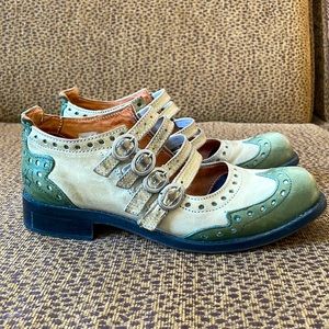 Super cool pair of Mary-Janes Size 8